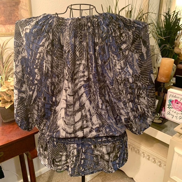 Miss Tina Top - Picture 5 of 8